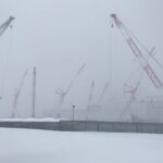 大雪の中でもファイターズ新球場の工事は進みます、日本ハム北海道ボールパーク工事の様子