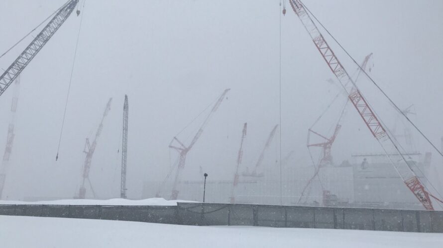 大雪の中でもファイターズ新球場の工事は進みます、日本ハム北海道ボールパーク工事の様子