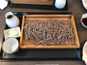 札幌のなみ喜の鳥天ざるの板そば