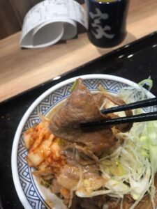 大判豚肩ロース丼旨辛キムチ_アップ２