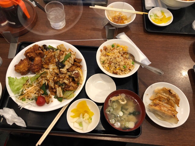 札幌B級グルメ、サラリーマンランチ、サラメシ「点心札幌 餃子館」で特選プレート定食