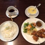 ジャスマックプラザのカフェ　ビーパストでランチを食べるサラリーマンランチ、サラメシ  札幌B級グルメ