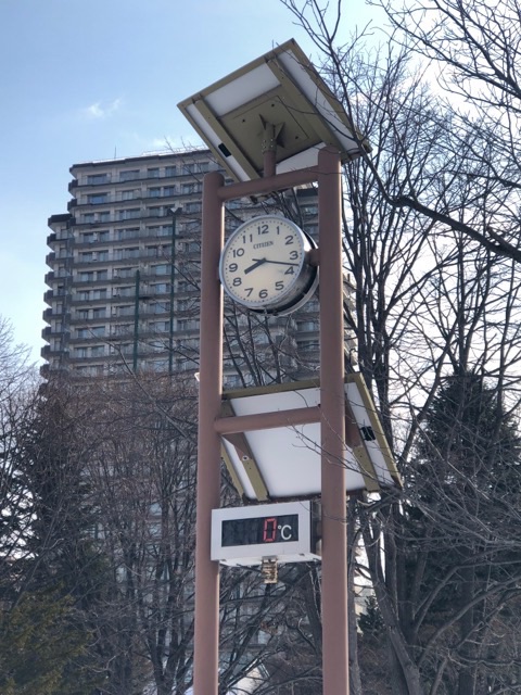 20240314_中島公園の時計と温度計
