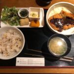 蔵元直営 千歳鶴 吉翔で日替わりお肉ランチ「みそカツ」を食べる