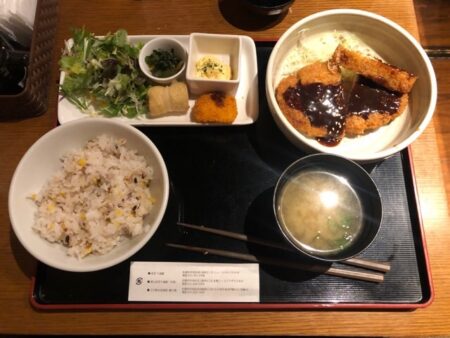 蔵元直営千歳鶴吉翔_日替わり肉ランチ_みそカツ