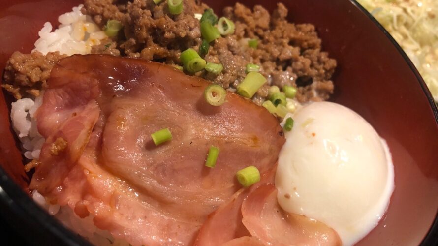 今日の日替わりランチは「肉味噌ベーコン丼 野菜豚汁」八重洲居酒場商店
