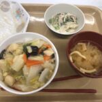 道庁地下食堂で八宝菜定食を中華丼にしてやったぜ！