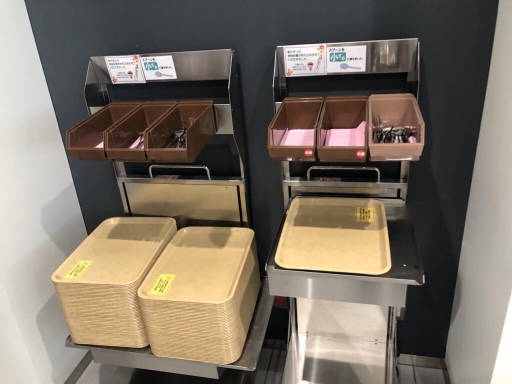 NHK札幌放送局食堂_まずトレイを