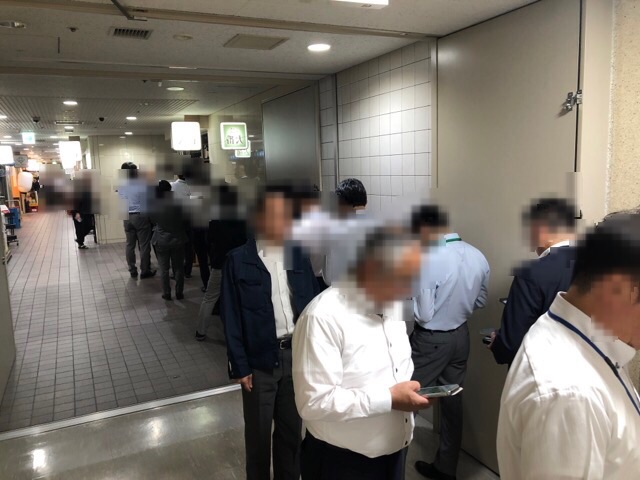 北農ビル店の行列
