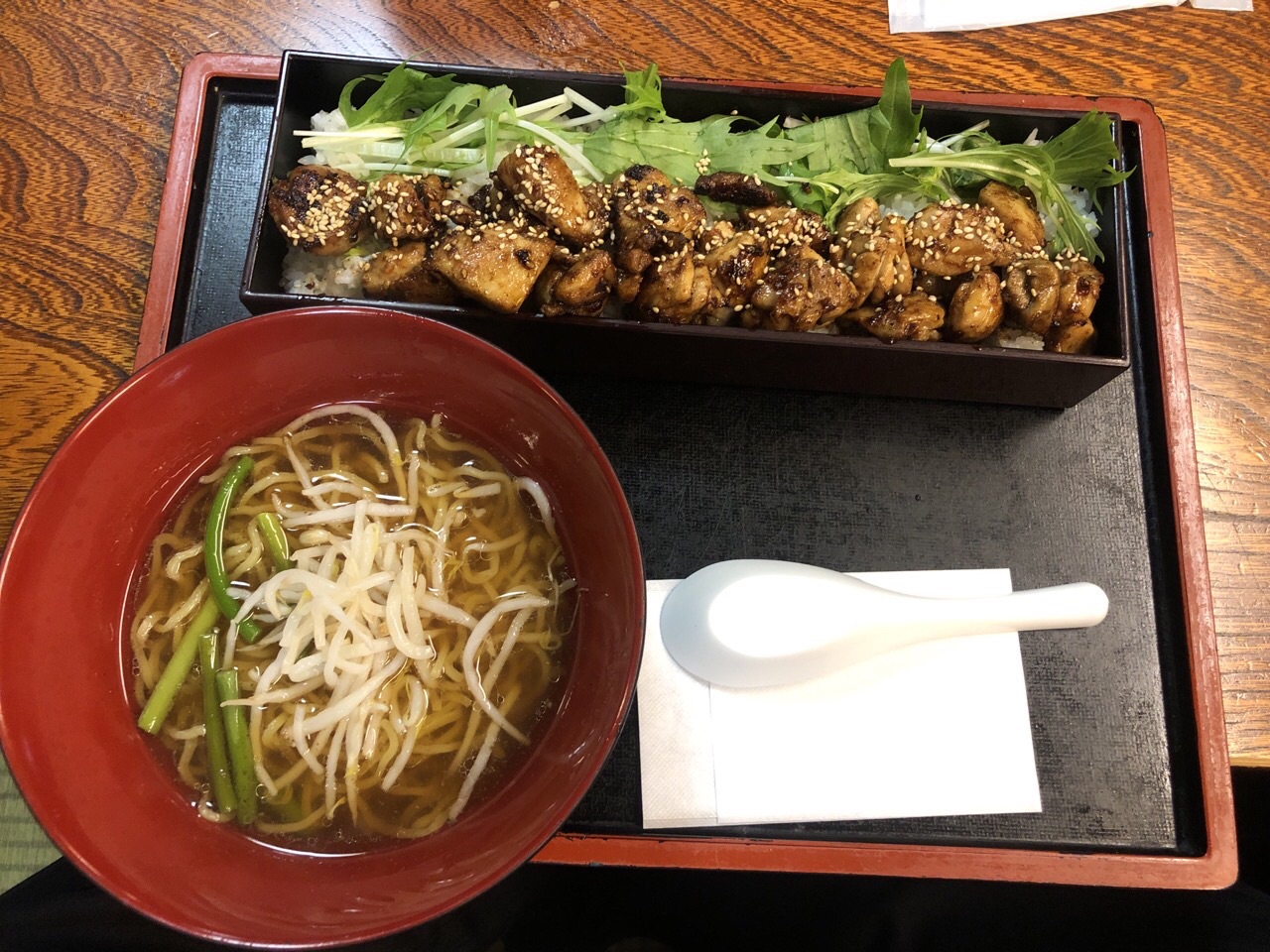 札幌の相撲茶屋 恵大苑のお得セットメニュー、焼き鳥重セットの全体