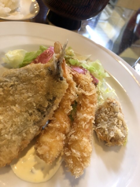 札幌のビストロ ジョージのミックスフライセットのフライのアップ