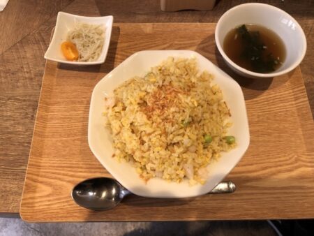 札幌の町中華ならんはの小エビ炒飯セット
