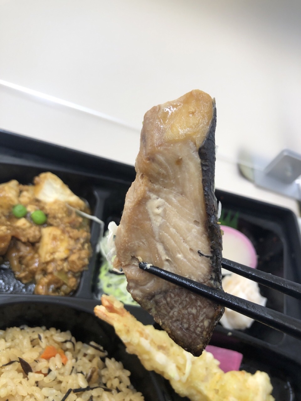 札幌市役所本庁舎食堂の幕の内弁当ｎおかずの魚