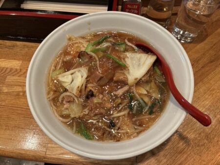 札幌の麺屋寺壱のとろ肉あんかけラーメン