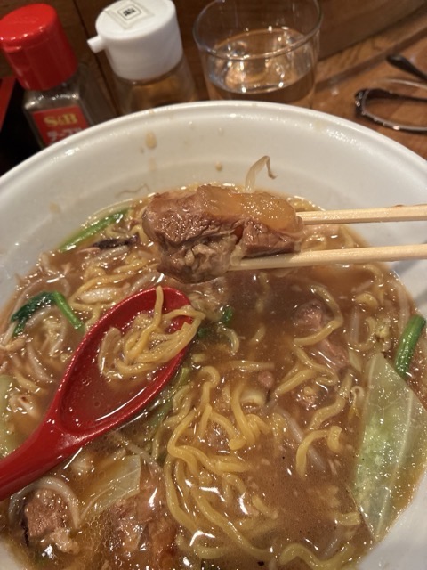 札幌の麺屋寺壱のとろ肉あんかけラーメンのとろ肉