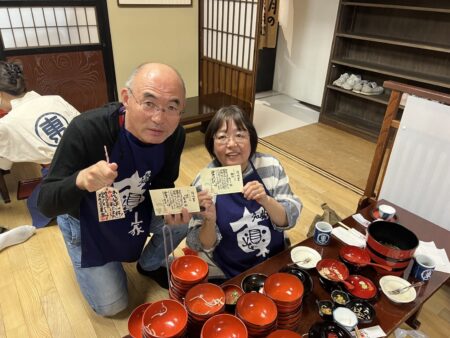 盛岡の東屋本店でわんこそばを食べたえびGとケイちゃん