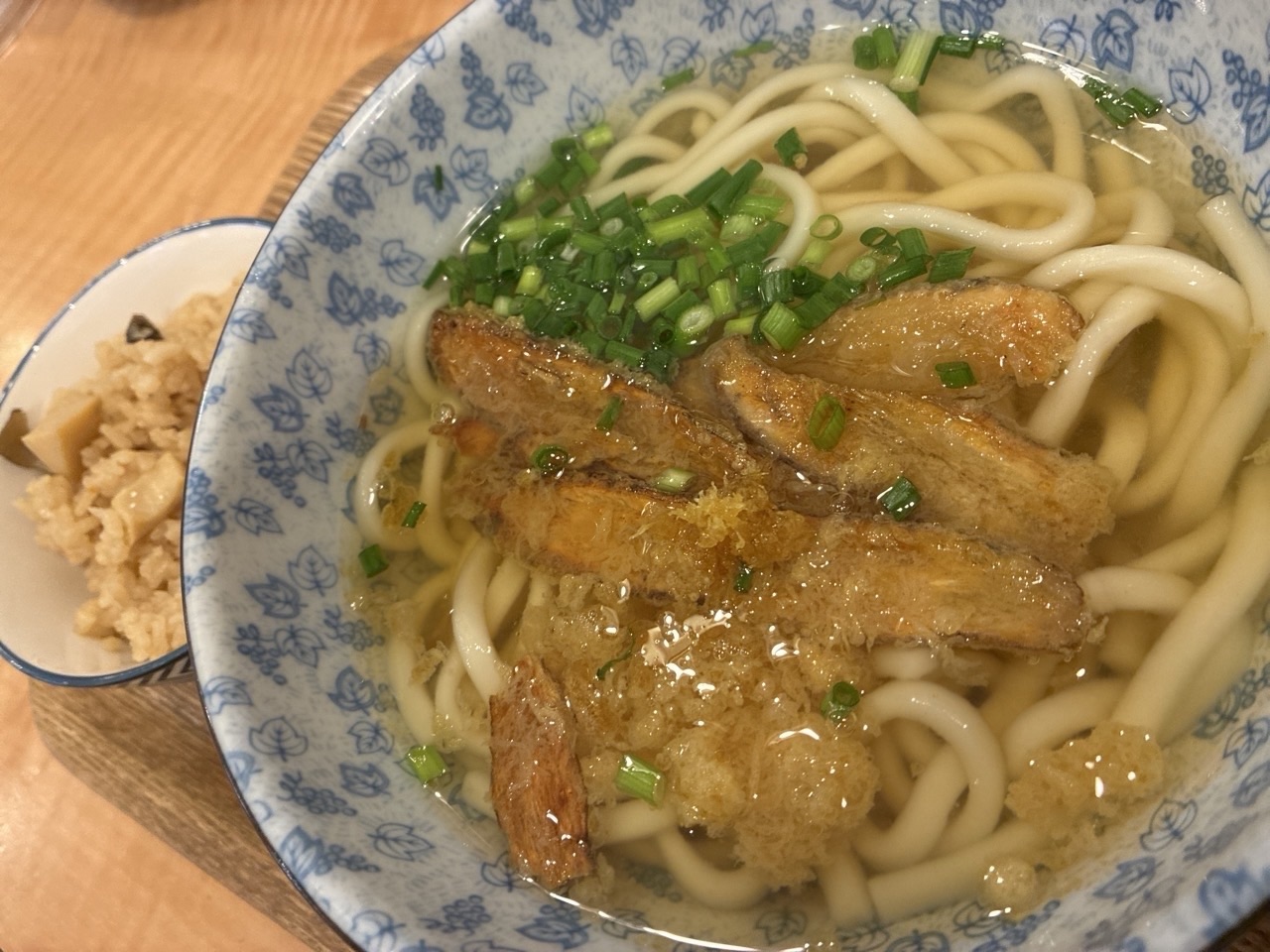 うどんのそうまやのランチのA.ゴボ天うどんのアップ