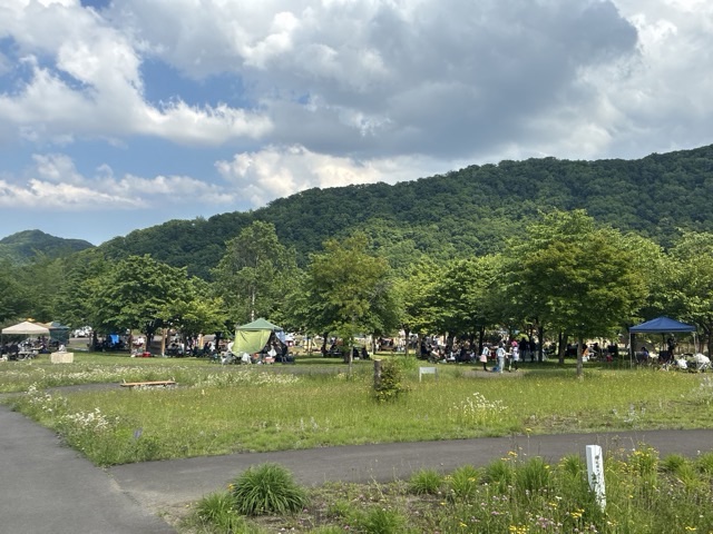 五天山公園の遠巻きに見る炊事広場