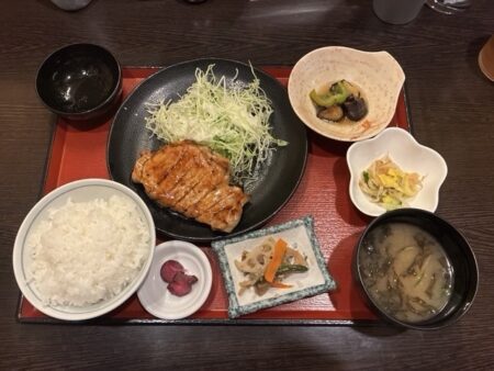 飲み食い処いえもんの日替わりランチのトンテキ