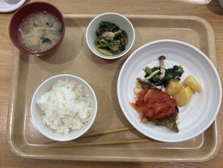 NHK札幌放送局食堂のBランチ「白身魚のムニエルトマトソース」