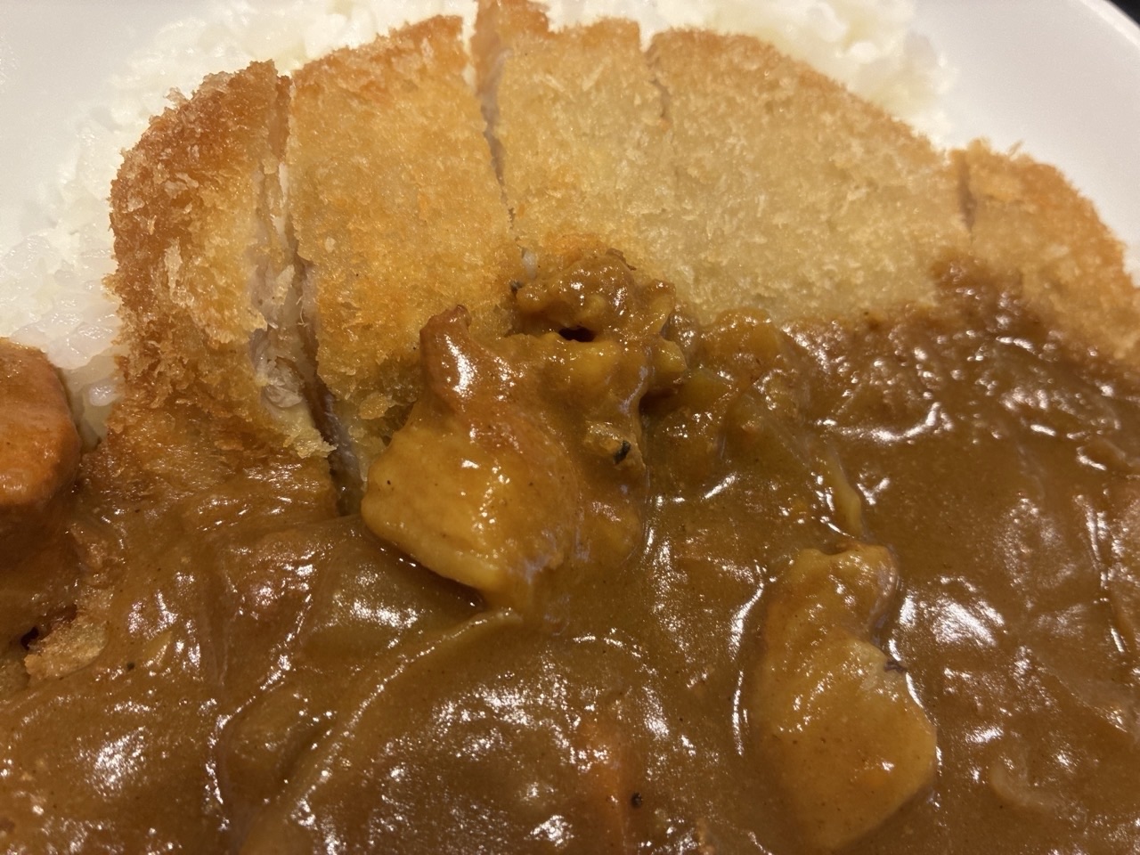 カフェ・ド・マデルのカツカレーのカツのドアップ