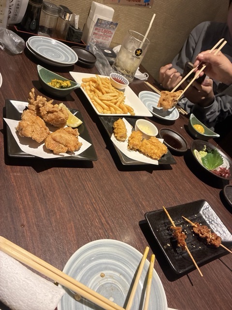 さんかい澄川店の料理が並んだテーブル