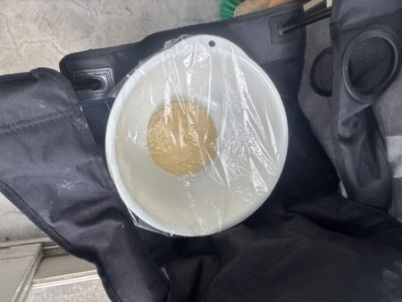 BBQで焼くパンの一次発酵中の生地
