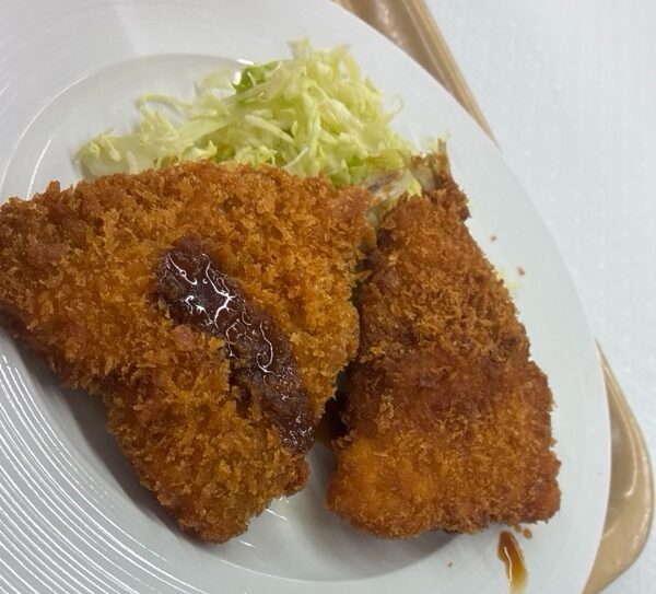 道庁地下食堂のB定食のアジフライのアップ